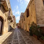 Porta Trapani & ゲストハウス エーリチェ